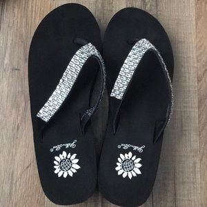 Size 7 yellow box, never worn